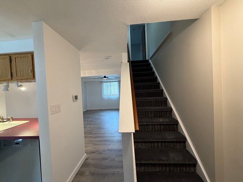 Building Photo - 148 Ligonier Ln