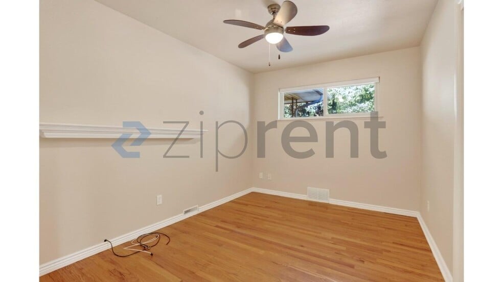 Building Photo - Unit