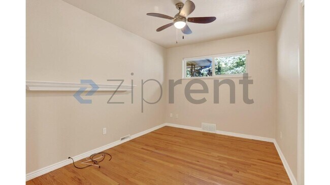 Building Photo - Unit