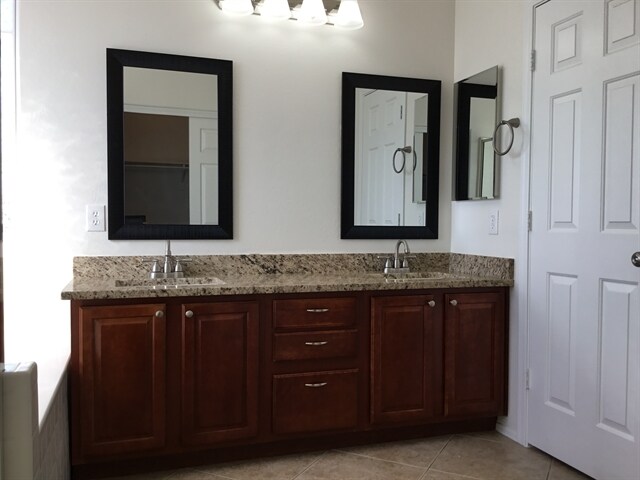 Building Photo - 5308 S 53rd Ln
