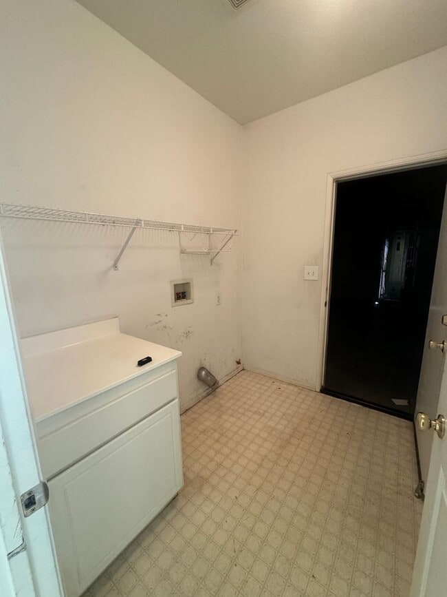 Building Photo - Beautiful 4 bedroom home soon available for rent!