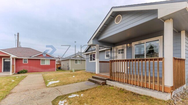 Building Photo - 7125 N Crestline St