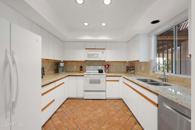 Building Photo - 6815 N 73rd St