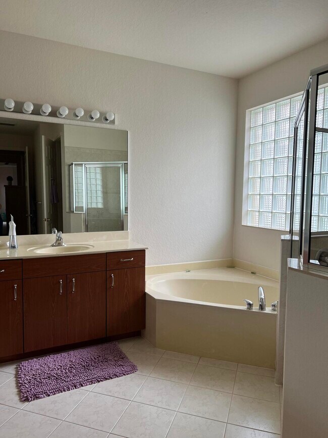 Building Photo - 9774 Isles Cay Dr