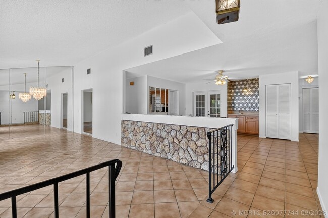 Building Photo - 1102 Westchester Dr E