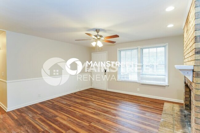 Building Photo - 3 Bedroom Pet-Friendly Home in HENDERSONVILLE, TN with Main Street Renewal