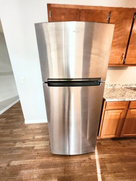 Building Photo - 5230 Beach Dr