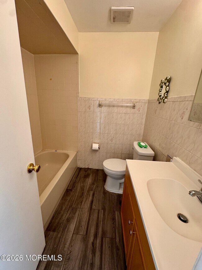 Building Photo - 1202 Green Hollow Dr