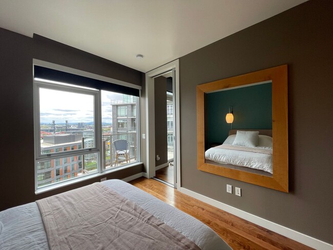 Building Photo - Incredible 1Bd/1Ba Fully Furnished Condo in the Pearl!!!! Corner Unit with Spectacular Views & Ga...