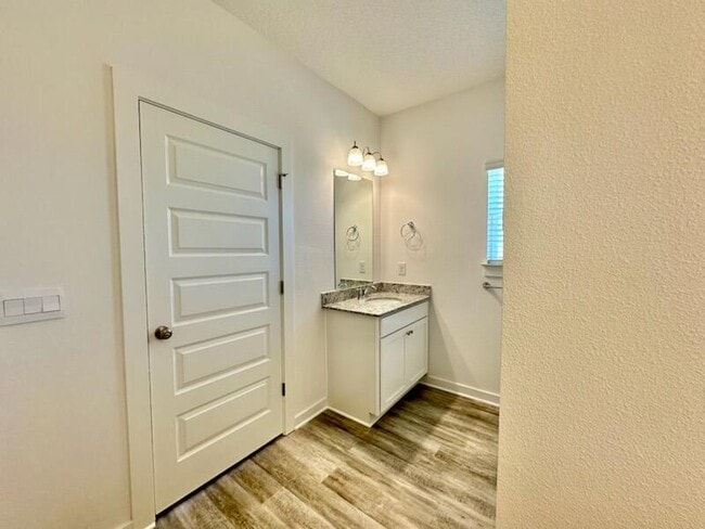 Building Photo - 494 Arrowwood Blvd