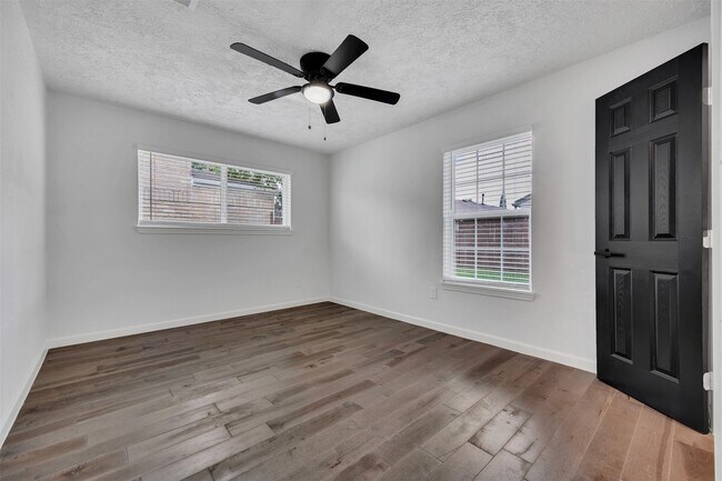 Building Photo - 14223 Stokesmount Dr