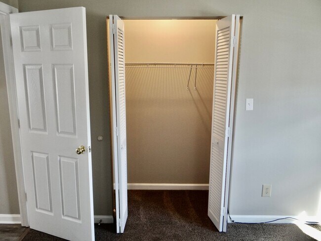 Building Photo - Beautifully Remodeled 2 Bed/2 Bath in Deer...