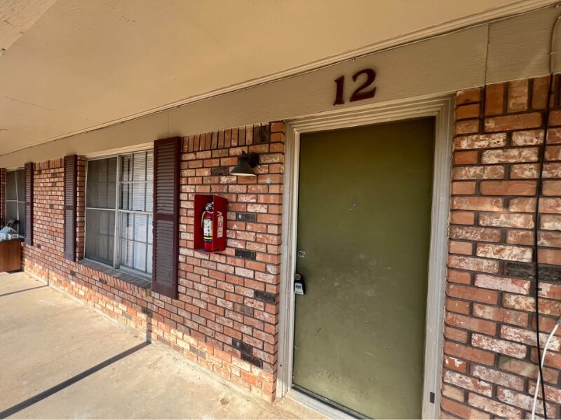 Building Photo - 712 E Craven Ave