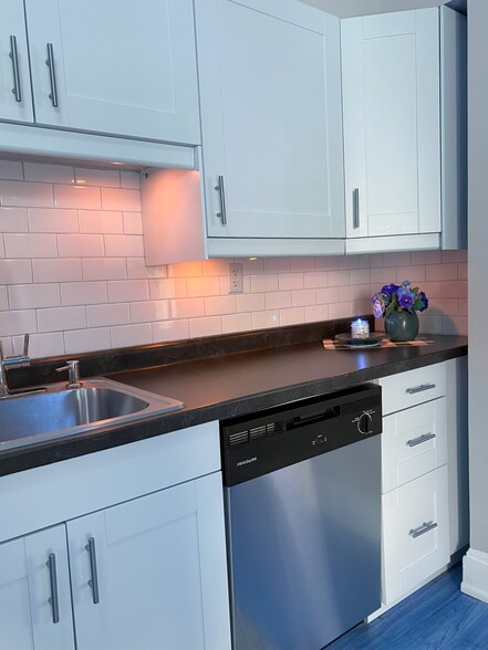 Building Photo - 2730 pleasant Ave S