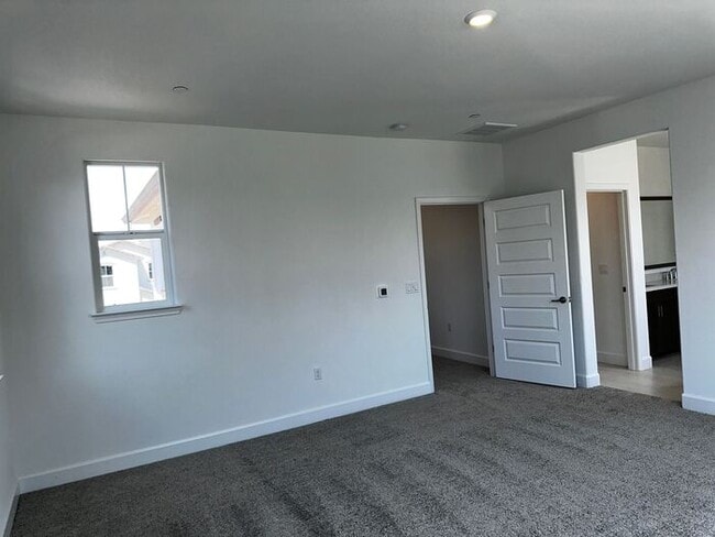 Building Photo - Beautiful 4 bedroom new home in Sierra wes...