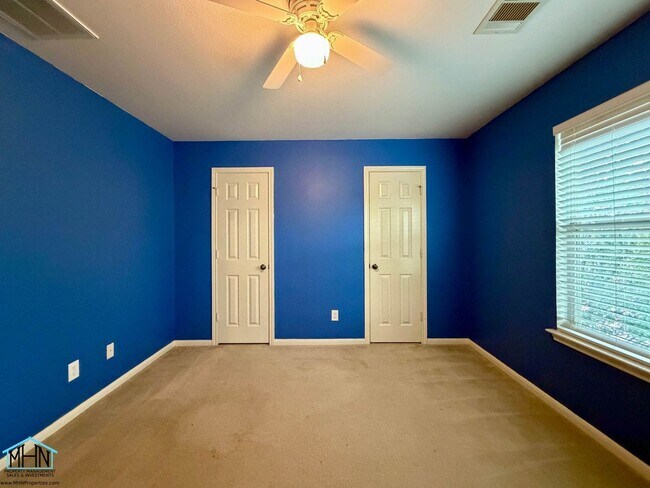 Building Photo - 518 Willow Grove Dr
