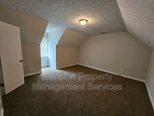 Building Photo - 200 Leigh Dr