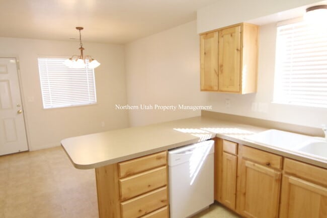 Building Photo - 2 Bed, 1.5 Bath, HVAC