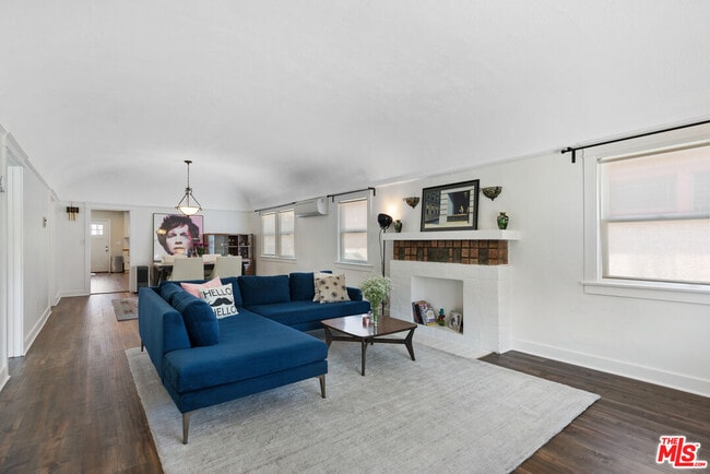 Building Photo - 2317 Vineyard Ave
