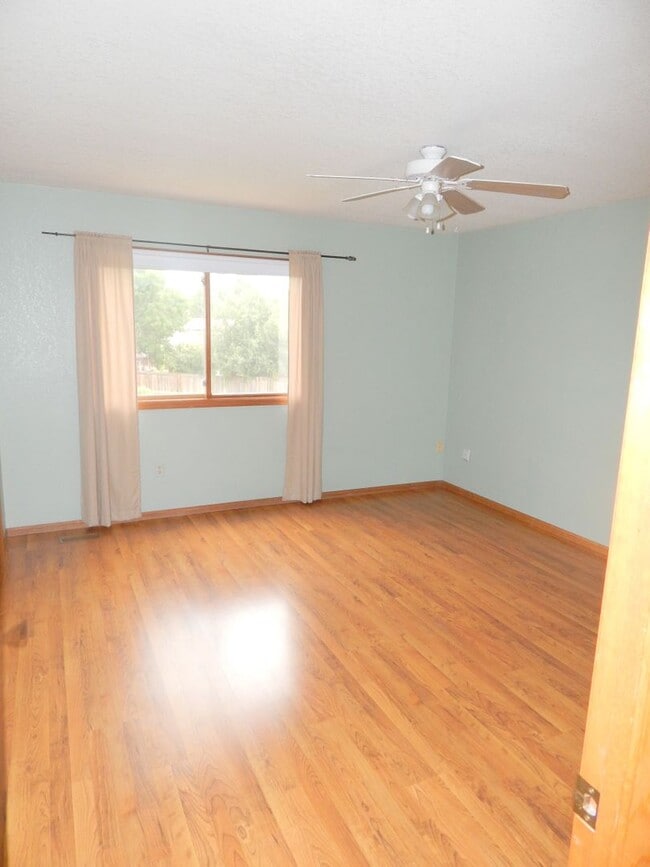 Building Photo - 718 Justice Dr