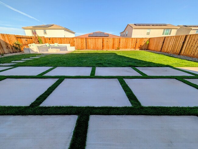 Building Photo - 2133 Verde Ranch Rd