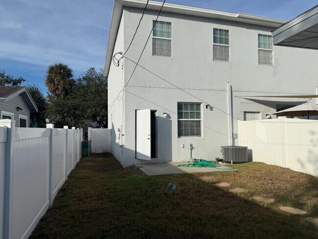 Building Photo - 2820 1st Ave S