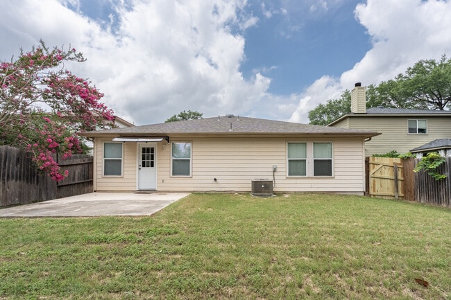 Building Photo - 3926 Privet Pl