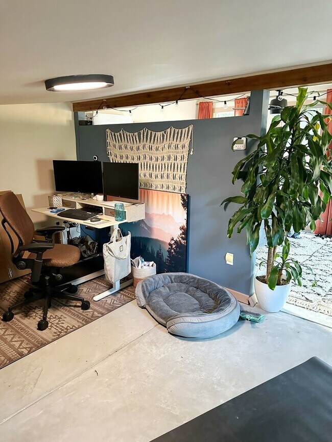 Building Photo - Downtown Loveland Home with Garage and Spa...