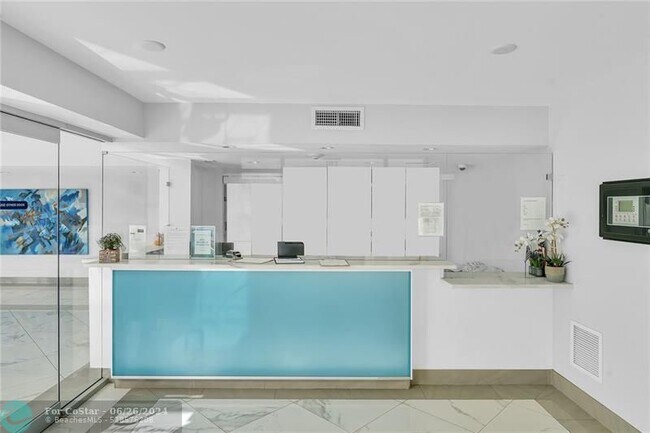 Building Photo - 525 N Ocean Blvd