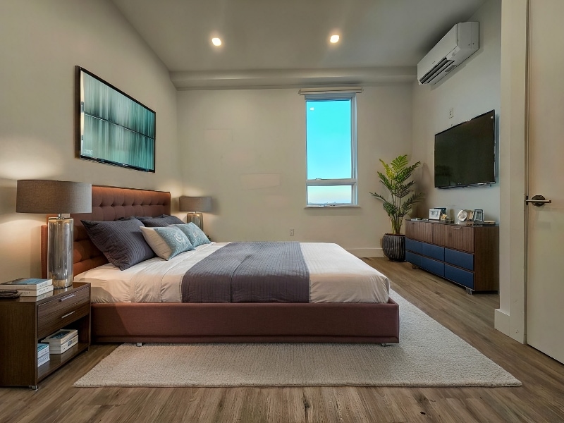 Building Photo - 715 Park Ave