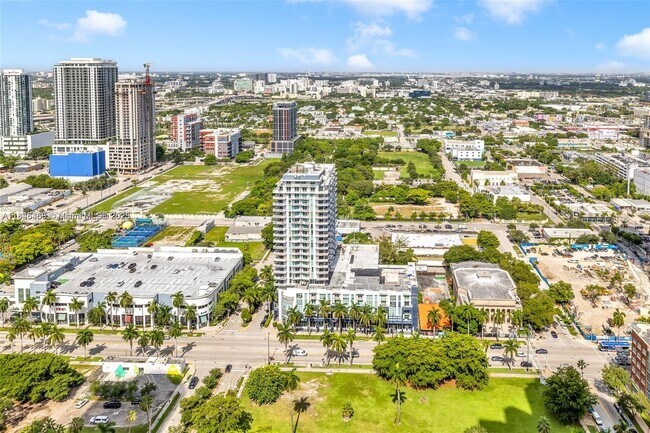 Building Photo - 1800 N Bayshore Dr