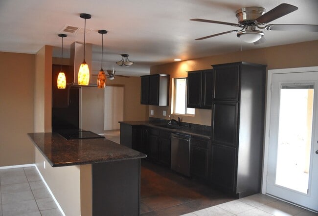 Building Photo - Awesome 5 Bed 2 Bath Home at ASU