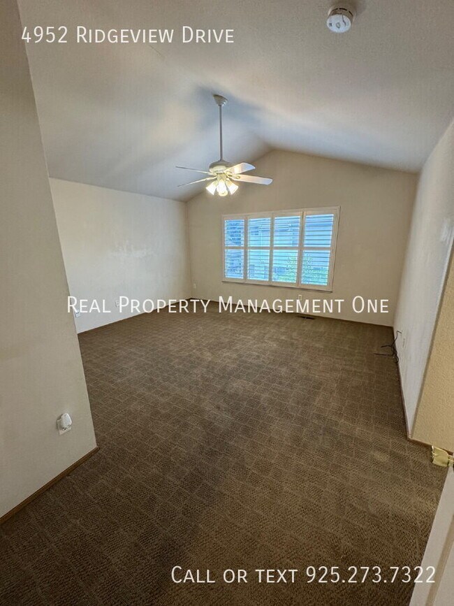 Building Photo - 4952 Ridgeview Dr