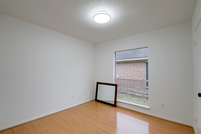 Building Photo - 12807 Ambrose St