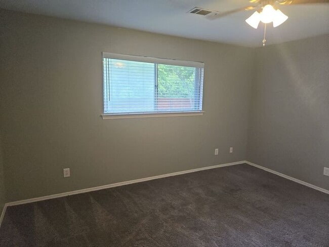 Building Photo - Richardson 2 Bedroom 2 Bathroom and 1 Car ...
