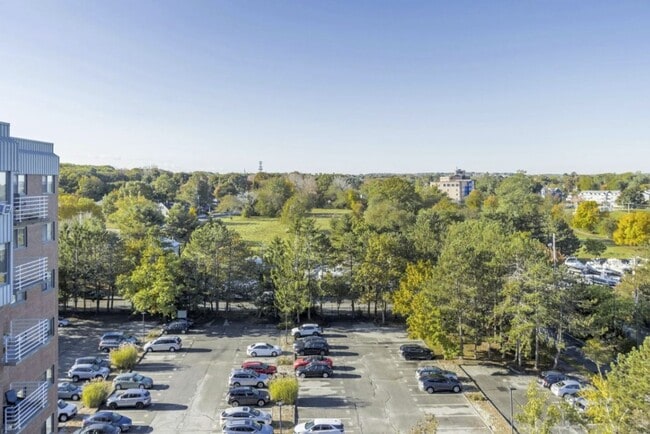 Building Photo - South Portland 2BD/1BA with Balcony at Bre...