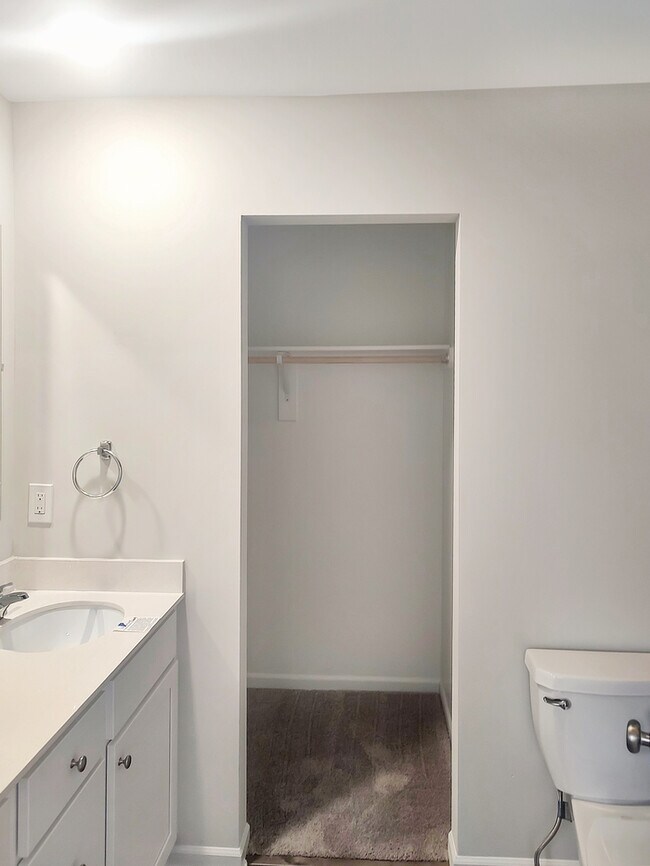 Building Photo - 3 Bed/2 Bath Home with Garage / Pet-Friendly / Coming Soon!