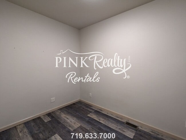 Building Photo - 1325 N Challenger Pl