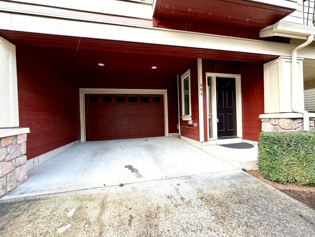Building Photo - **FREE TWO WEEKS RENT** Sophisticated Beaverton Townhome with Multiple Floor Spacious Layout- Gre...