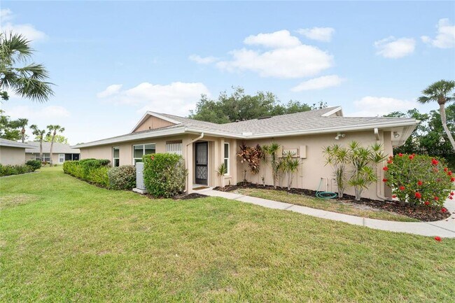 Building Photo - 5689 Evergreen Dr