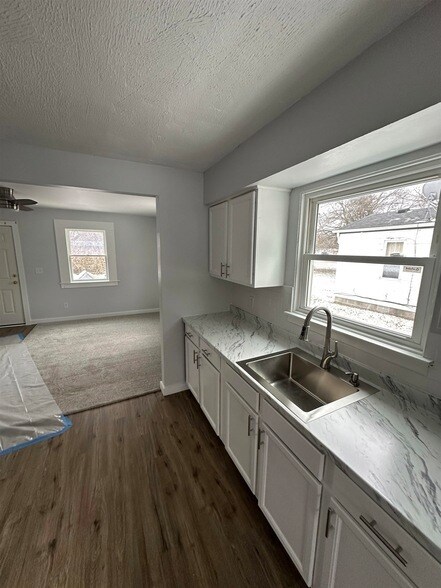 Building Photo - 748 S 24th St