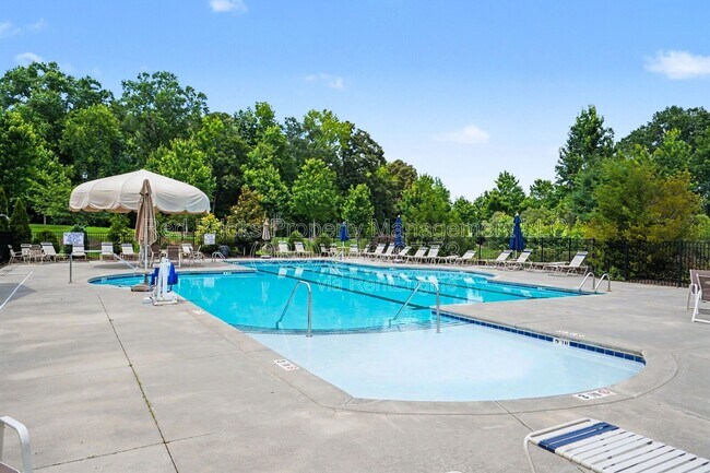 Building Photo - 655 Brookhaven Dr