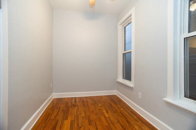 Building Photo - 525 N Wood St