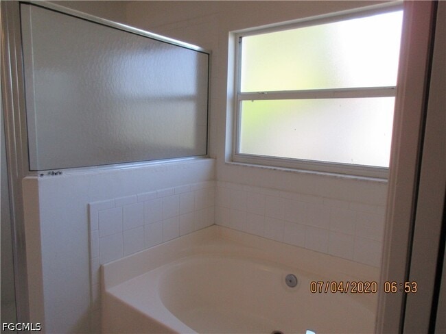 Building Photo - 918 NE 13th St