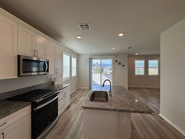 Building Photo - 2 Bedrooms 2.5 Bathrooms condo