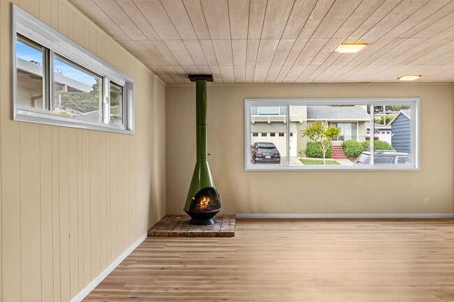 Building Photo - 526 Redwood Ave