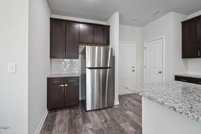 Building Photo - 319 Joneshaven Dr