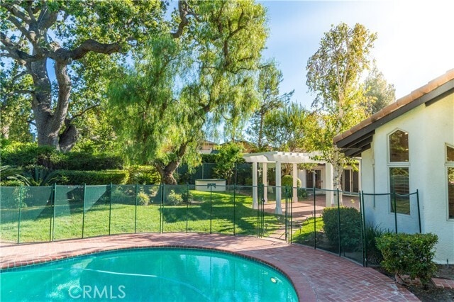 Building Photo - 5054 Encino Ave