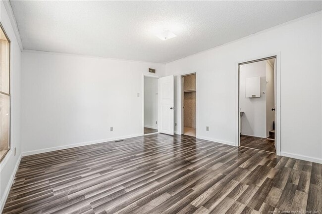 Building Photo - 105 Valley Forge Way N