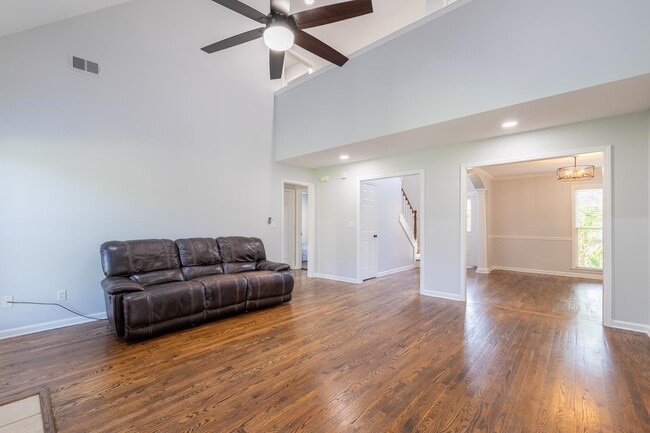 Building Photo - 10191 Wynmanor Dr